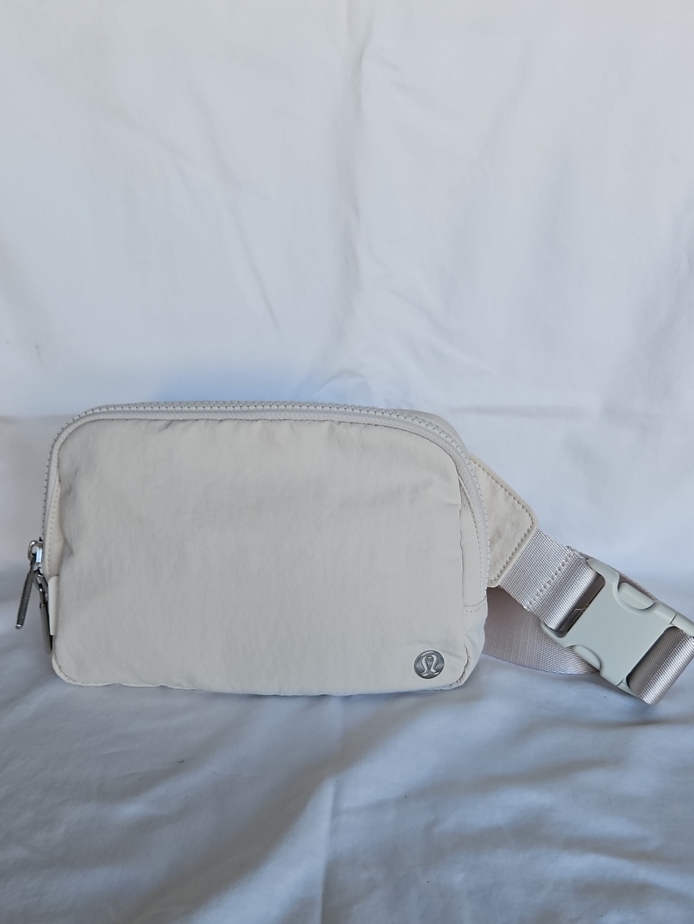 NWOT Lululemon athletica Woman's Chalk White Belt Bag
